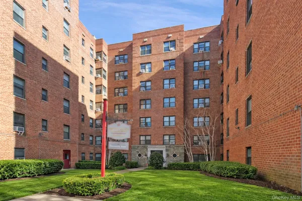 $185,000 | 2 Fisher Drive, Unit 603, Mount Vernon, NY 10552