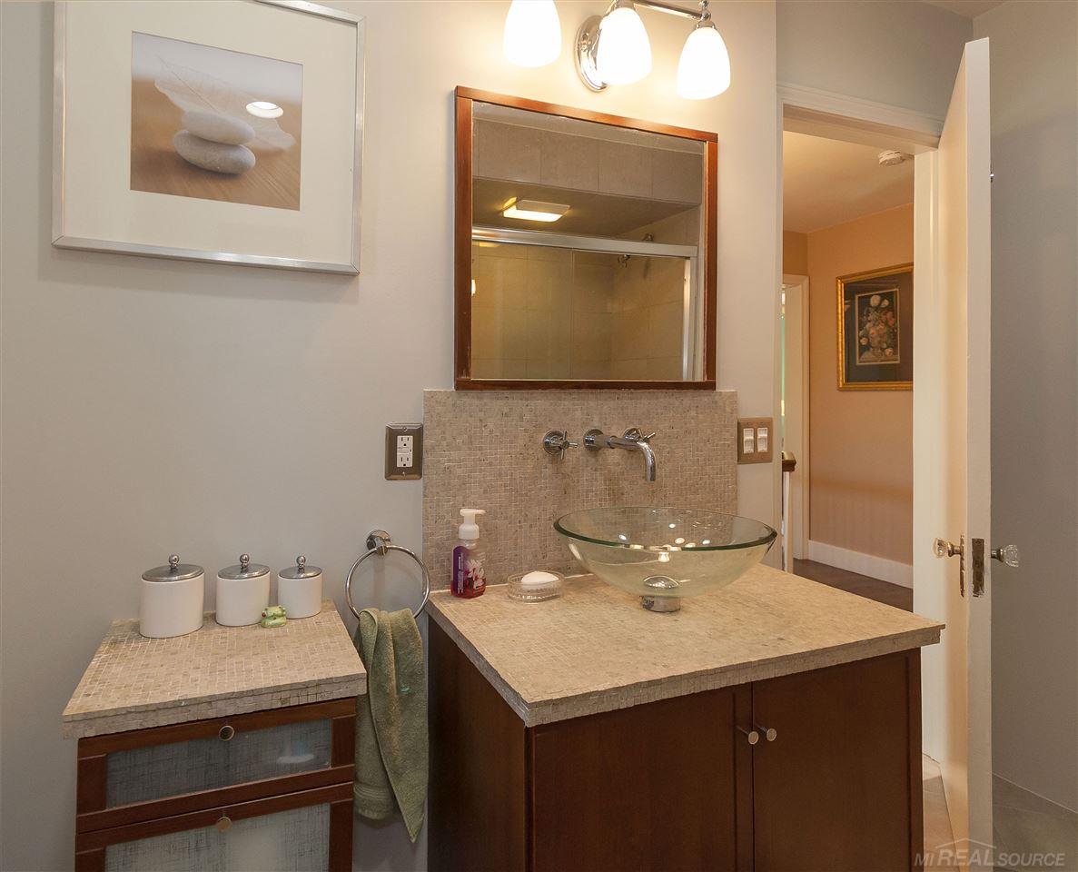 323 Moran Road Grosse Pointe Farms, MI 48236 - Photo 20 of 33