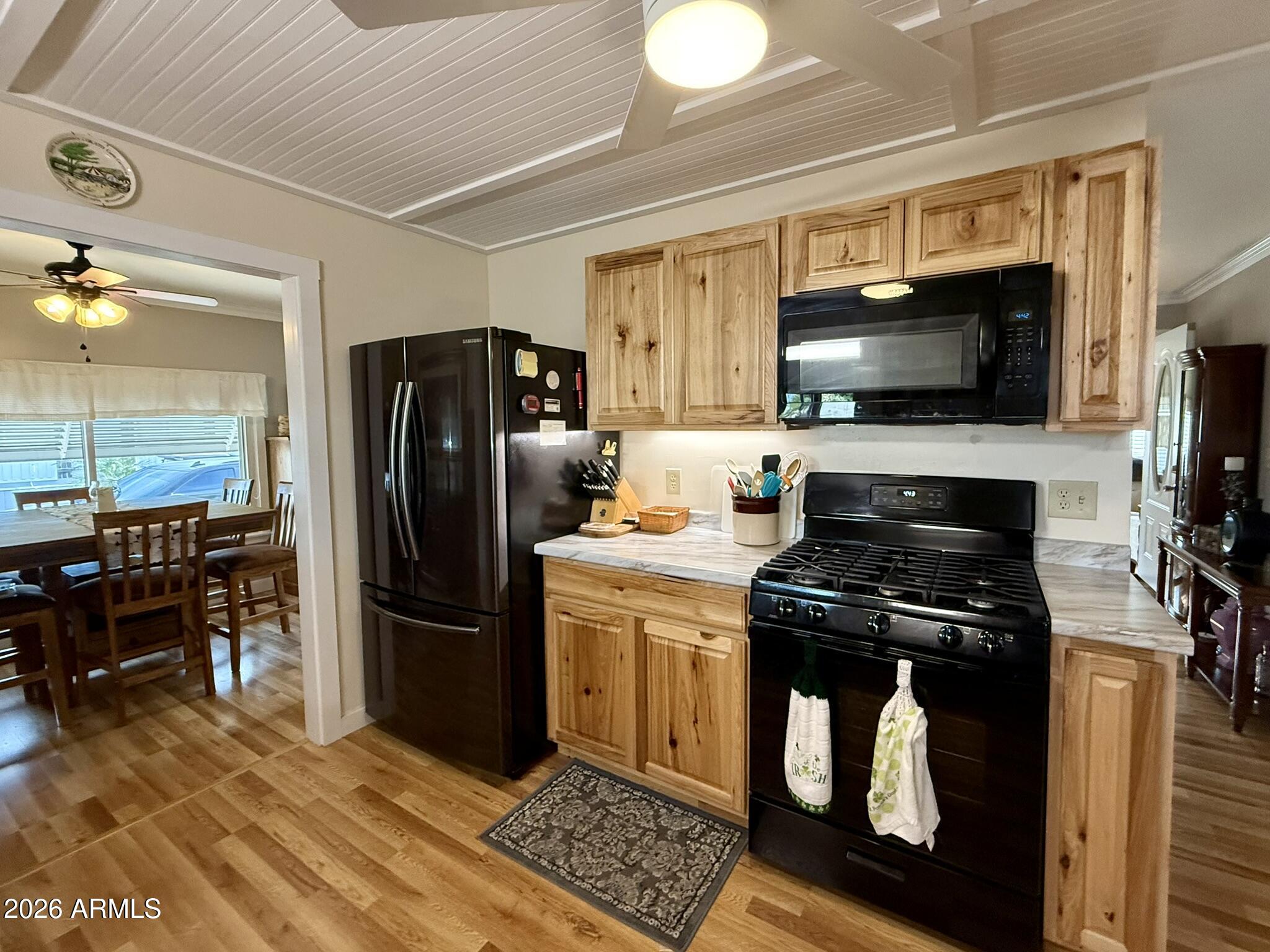 201 South Greenfield Road, Unit 246 Mesa, AZ 85206 - Photo 12 of 42 a kitchen with a refrigerator stove and microwave