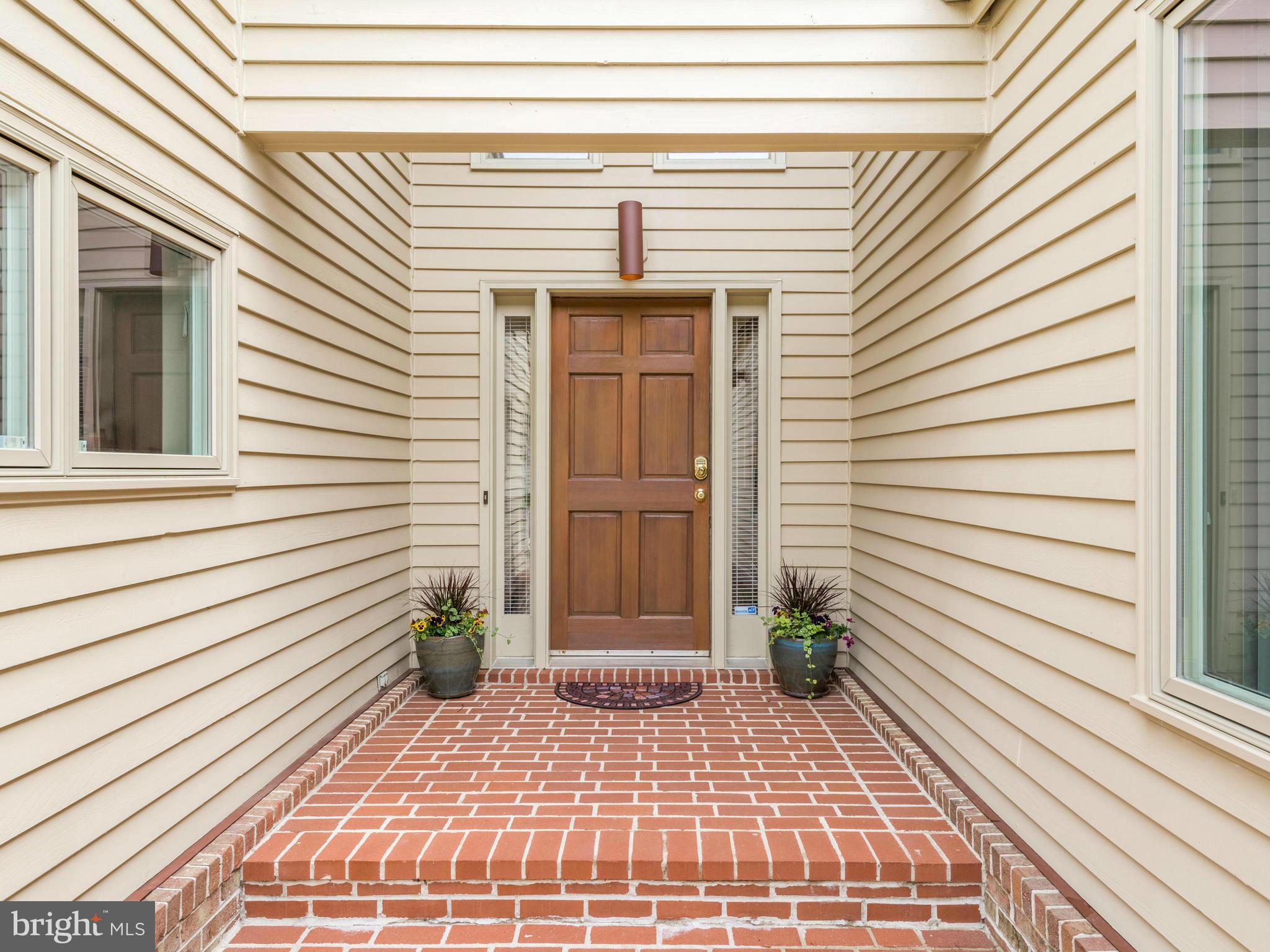 2039 Beacon Place Reston, VA 20191 - Photo 2 of 28 Front Entry