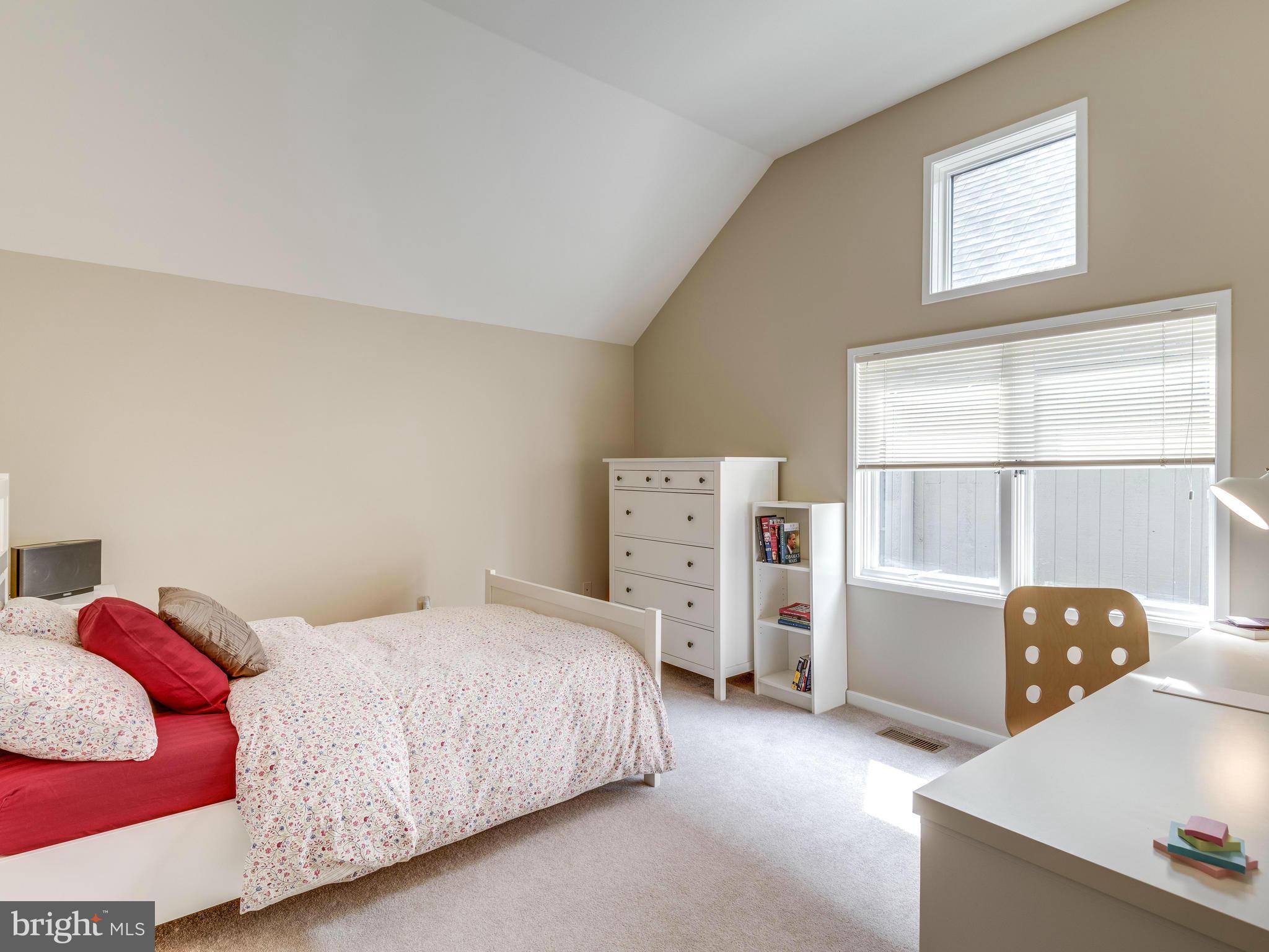 2039 Beacon Place Reston, VA 20191 - Photo 18 of 28 Upstairs Bedroom # 2
