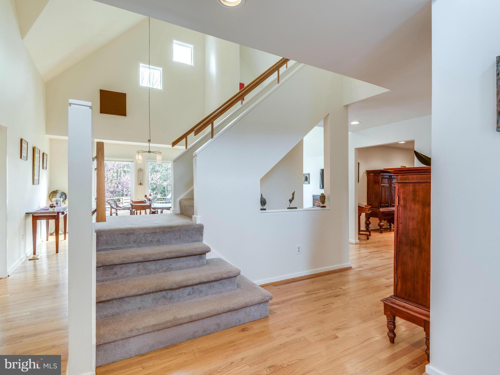 2039 Beacon Place Reston, VA 20191 - Photo 5 of 28 Stairway to Upper Level