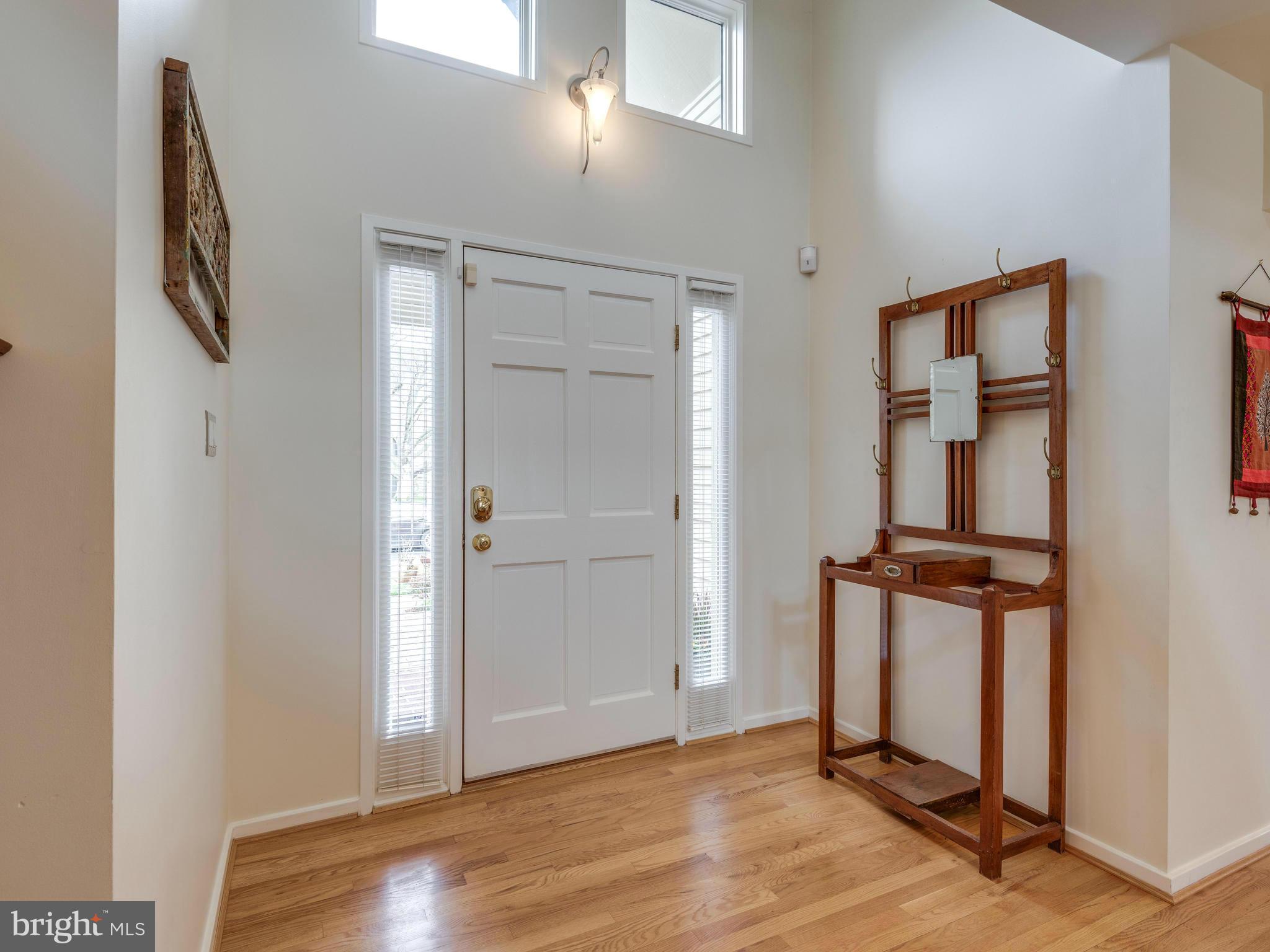2039 Beacon Place Reston, VA 20191 - Photo 6 of 28 Entry Foyer