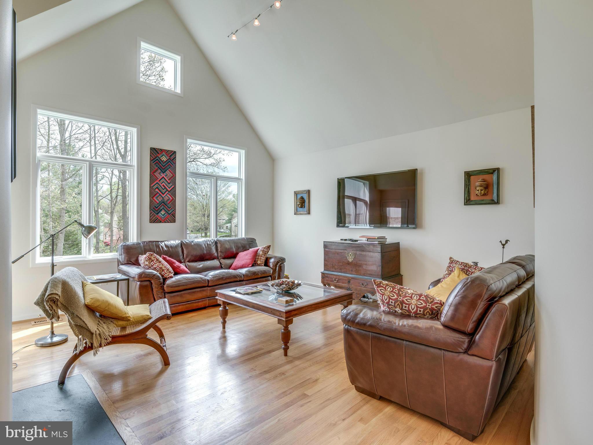 2039 Beacon Place Reston, VA 20191 - Photo 10 of 28 Family Room