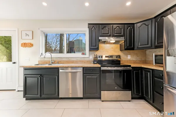 $485,000 | 41 Skyline Drive, Brookfield, CT 06804