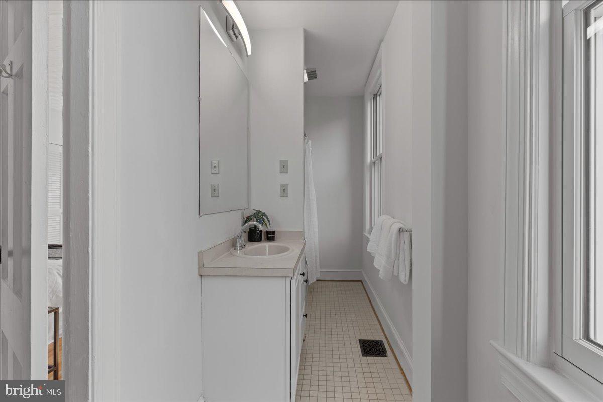 333 7th Street Northeast Washington, DC 20002 - Photo 15 of 24