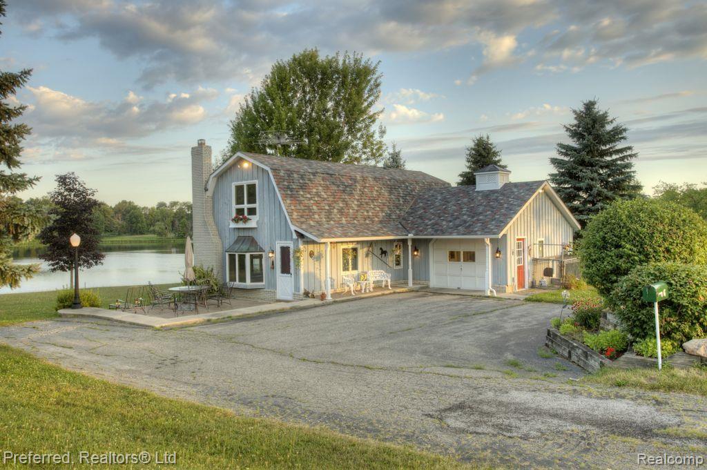 2951 Argentine Road Howell, MI 48855 - Photo 10 of 25 Front