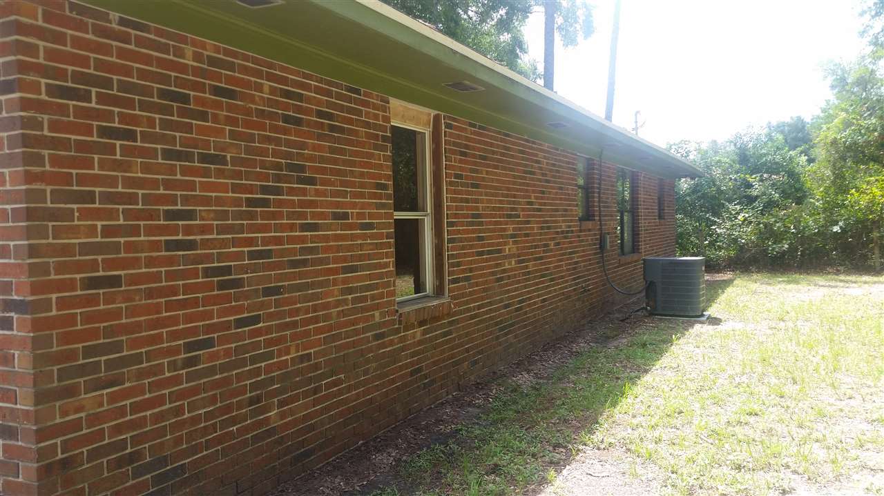 305 Sandra Street Perry, FL 32348 - Photo 3 of 25