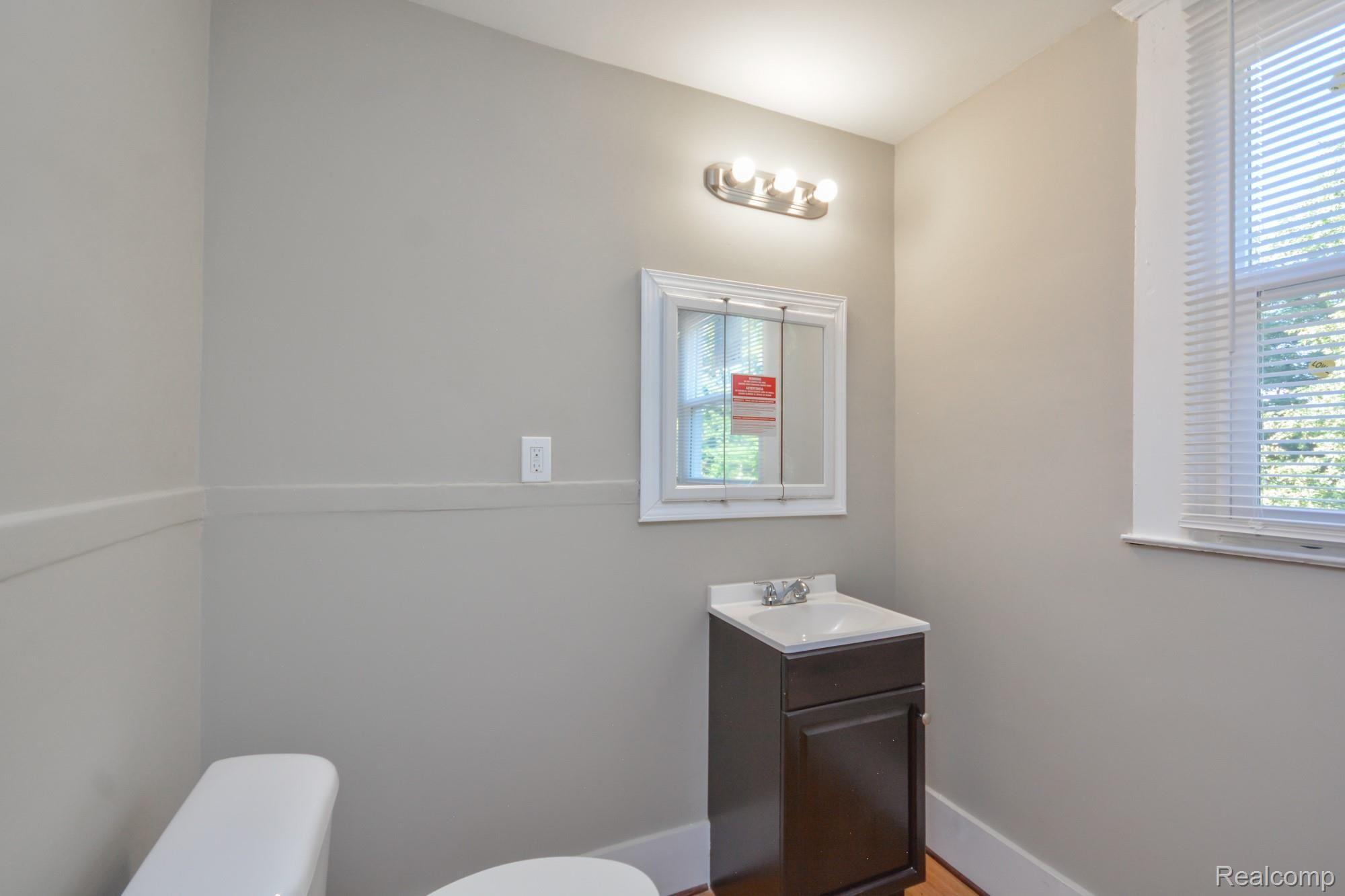 28 Linden Street River Rouge, MI 48218 - Photo 12 of 22 DSC_3207.jpg