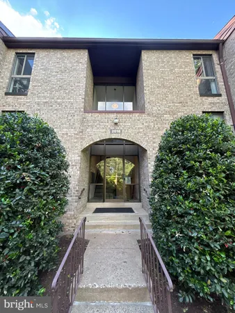 $2,350 | 2018 Colts Neck Road, Unit 10/11B, Reston, VA 20191