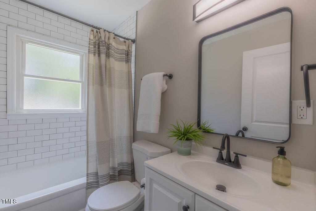 1708 Forest Road Durham, NC 27705 - Photo 10 of 31 297A8185-HDR