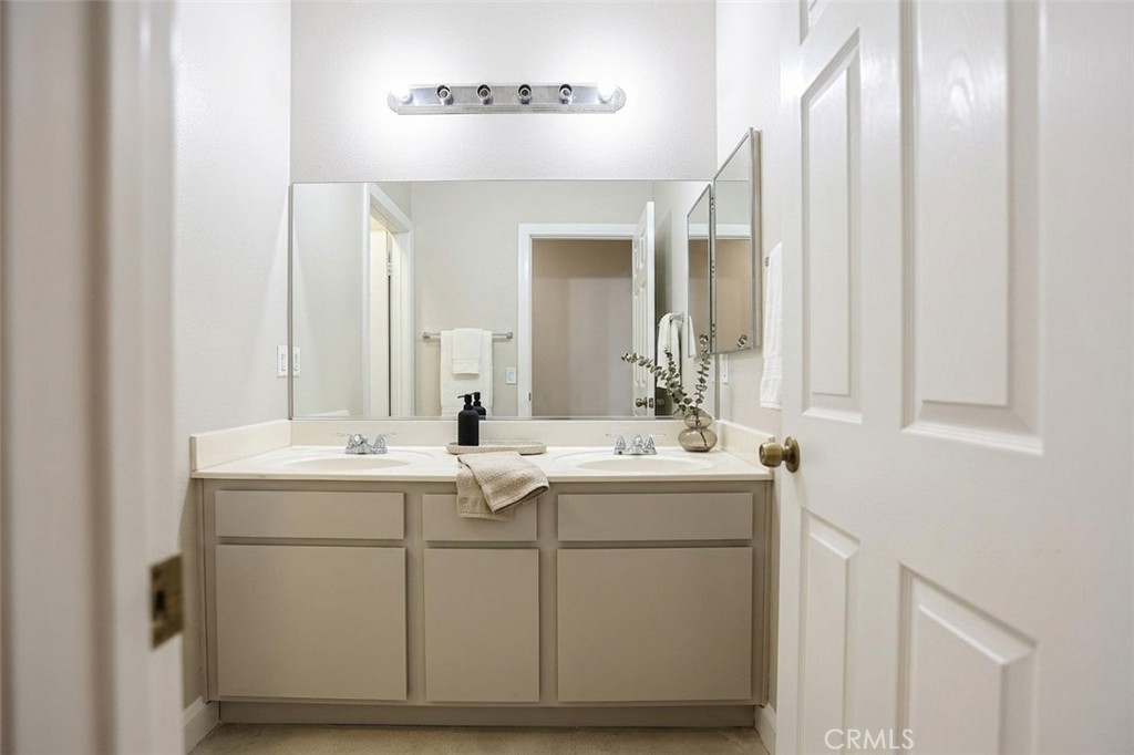 4252 Jenkins Lane Riverside, CA 92501 - Photo 19 of 32 Hallway Bathroom