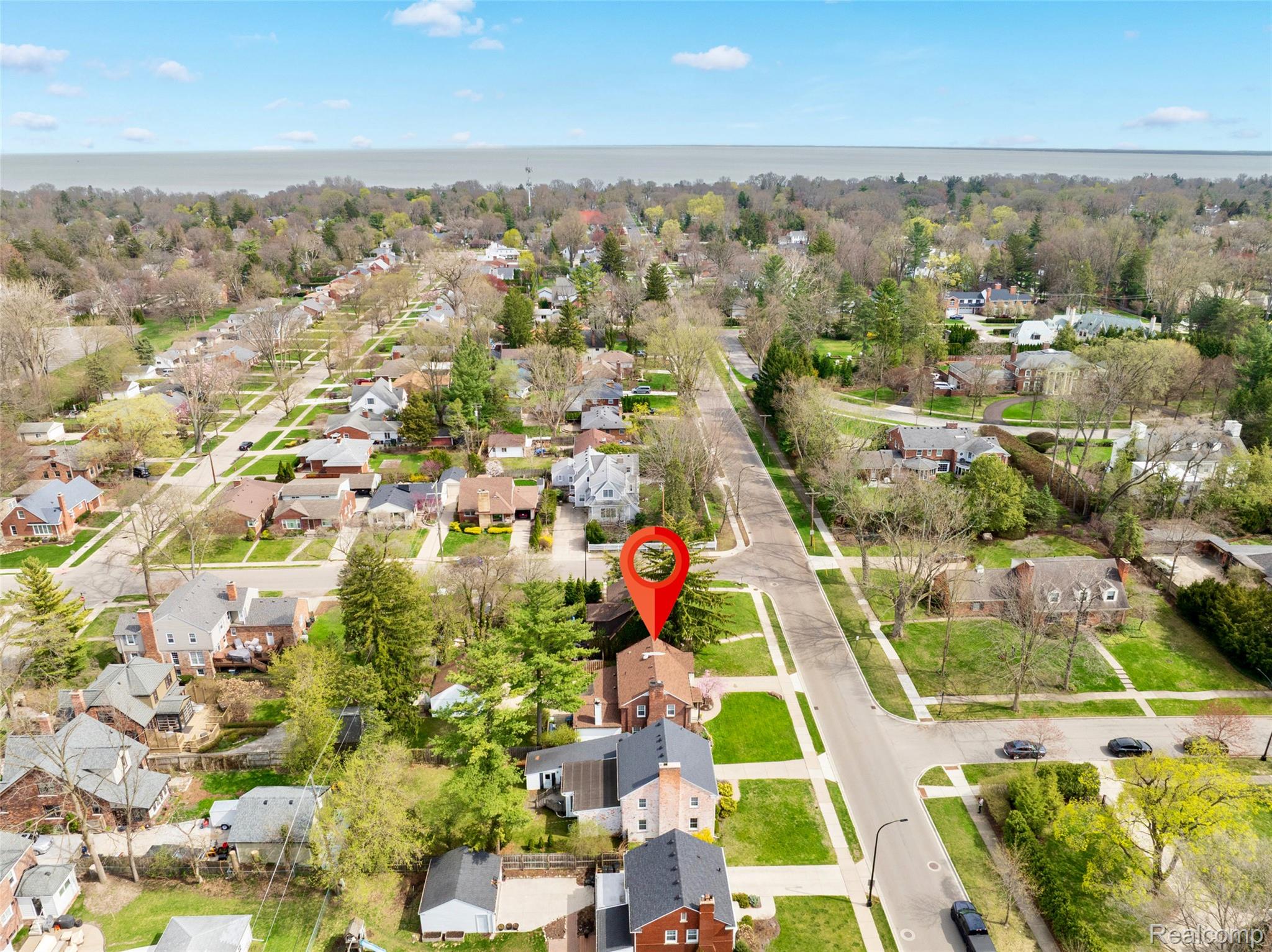 244 Kerby Road Grosse Pointe, MI 48236 - Photo 49 of 53 Aerial view of residential area with a large body of water