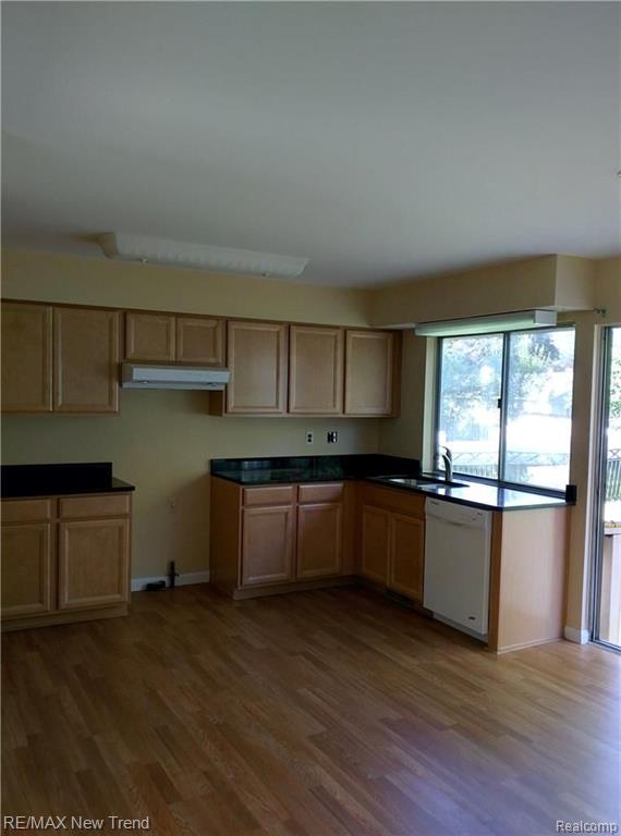 22516 Meadowbrook Road Novi, MI 48375 - Photo 4 of 20