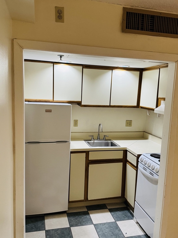 70 Southbridge Street, Unit 504 Worcester, MA 01608 - Photo 7 of 15 a utility room with washer and dryer