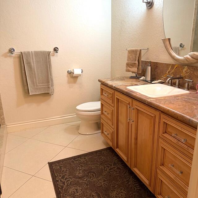 150 Beach Summit Court Jupiter, FL 33477 - Photo 16 of 31 Guest Bath