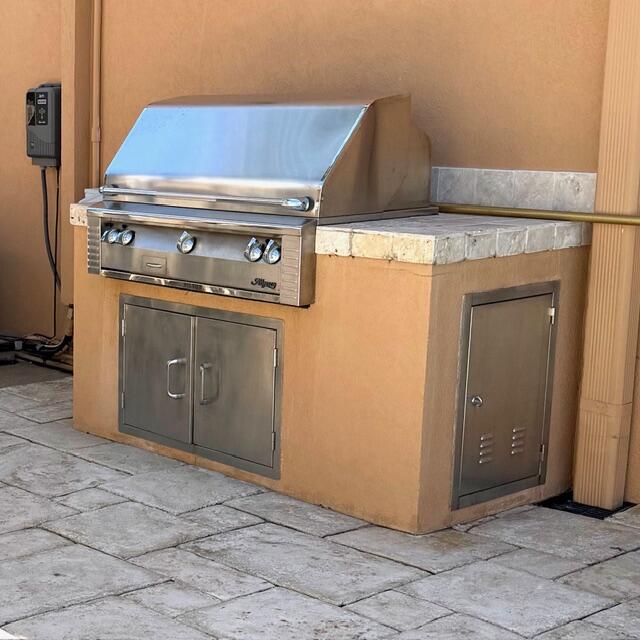 150 Beach Summit Court Jupiter, FL 33477 - Photo 25 of 31 Built-in Alfresco Grill