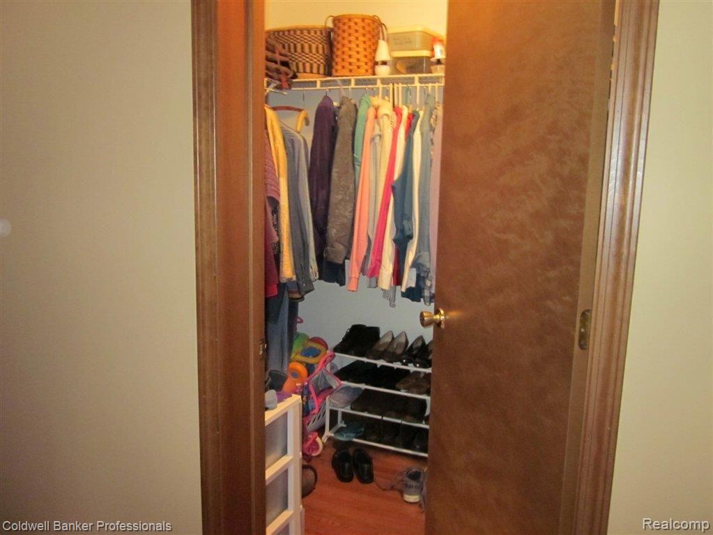 8335 Kier Road Clarkston, MI 48348 - Photo 15 of 42 Master Walk in Closet