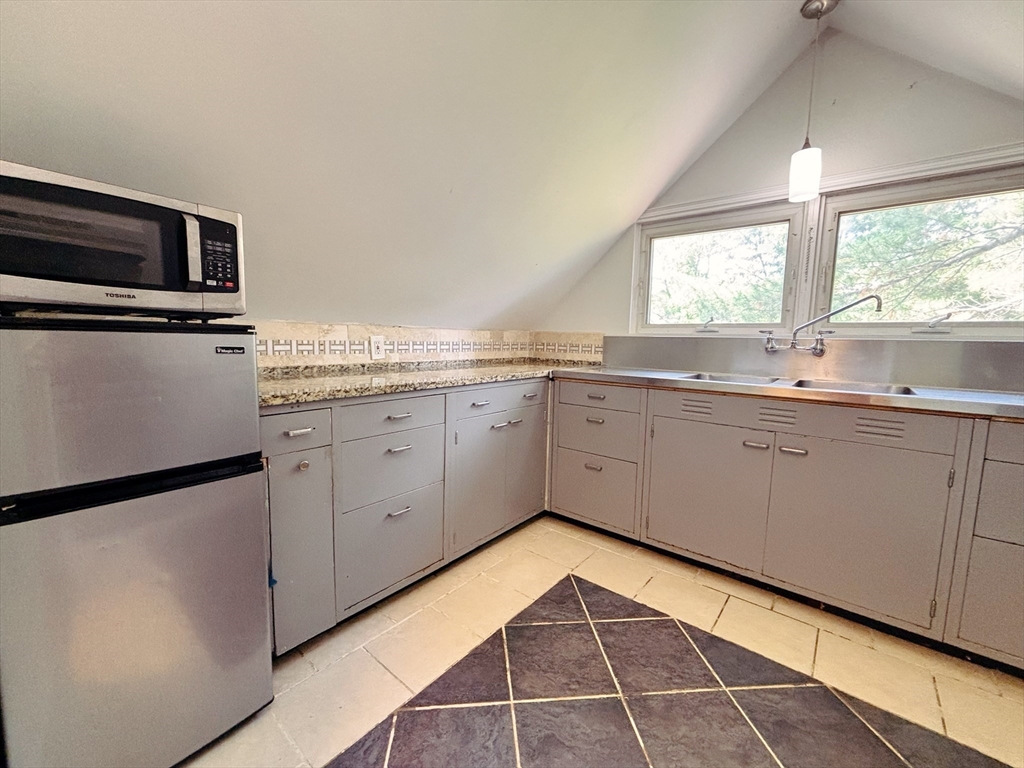 19 Maple Street, Unit 2 Uxbridge, MA 01569 - Photo 9 of 15