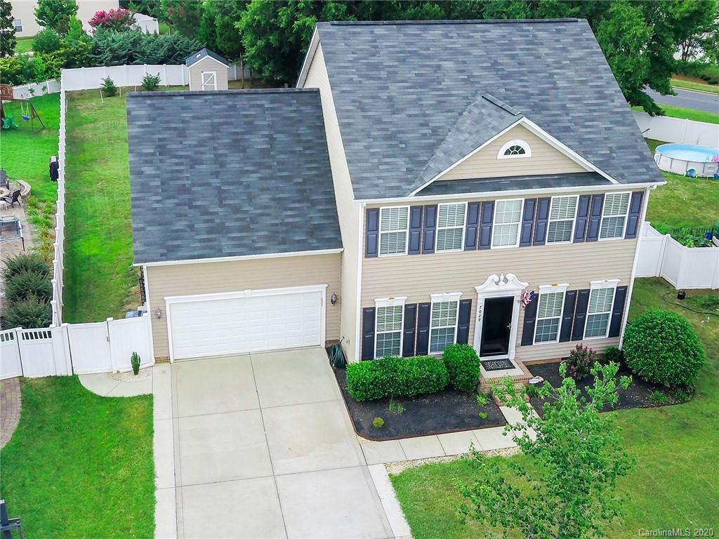 7029 Meyer Road Fort Mill, SC 29715 - Photo 4 of 42 a front view of a house with garden