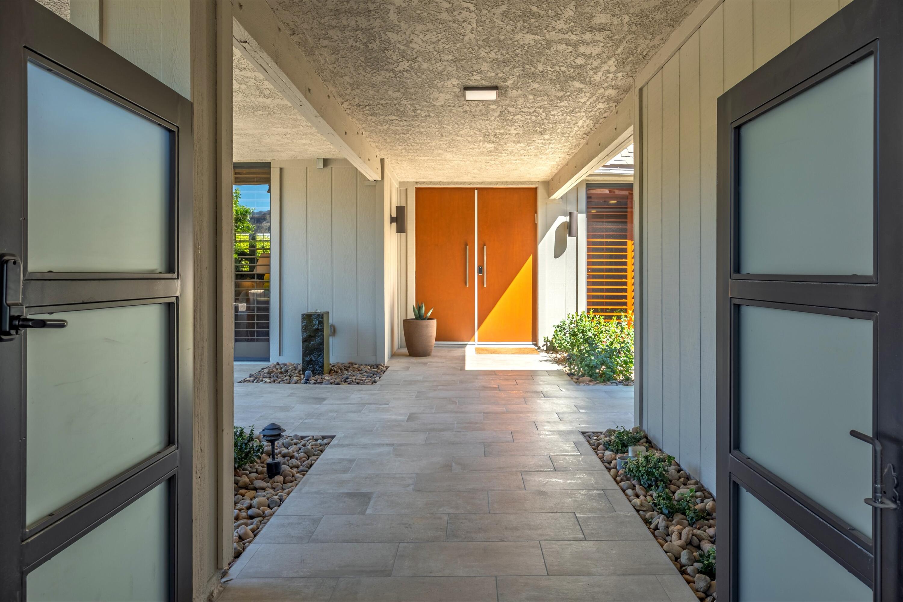 3 Barnard Court Rancho Mirage, CA 92270 - Photo 5 of 47 a view of entryway with livingroom