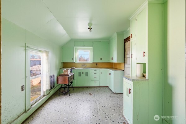 2009 Lombard Avenue Everett, WA 98201 - Photo 13 of 26 a view of utility room