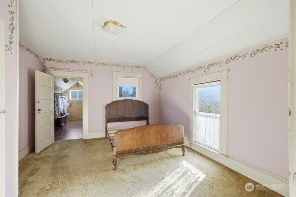 2009 Lombard Avenue Everett, WA 98201 - Photo 16 of 26 a living room with furniture and a window