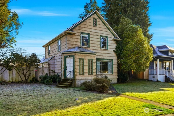 2009 Lombard Avenue Everett, WA 98201 - Photo 3 of 26 a view of a yard in front of house