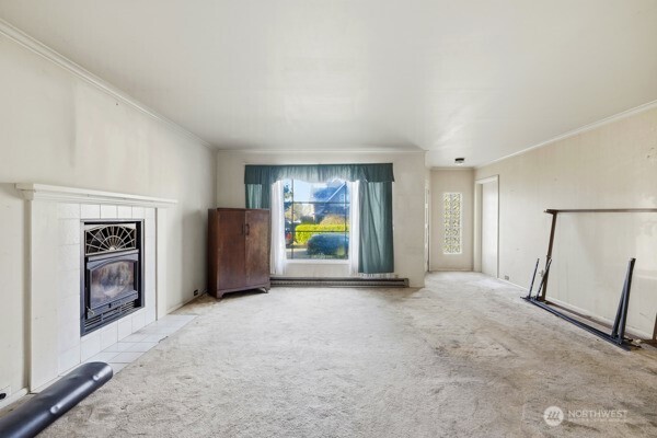 2009 Lombard Avenue Everett, WA 98201 - Photo 5 of 26 an empty room with windows