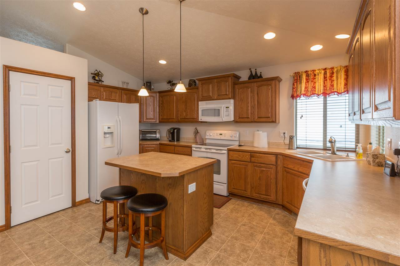 13512 North Addison Street Spokane, WA 99208 - Photo 7 of 20