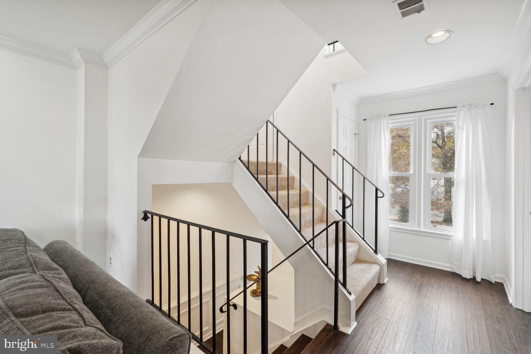 2101 North Rolfe Street, Unit D Arlington, VA 22209 - Photo 4 of 22