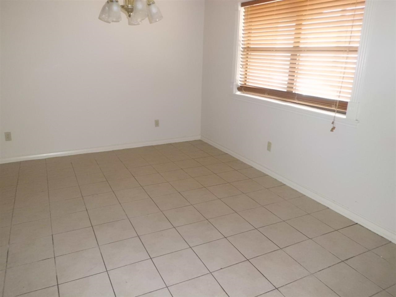 8915 McPherson Road, Unit 31D Laredo, TX 78045 - Photo 5 of 9 an empty room with a window