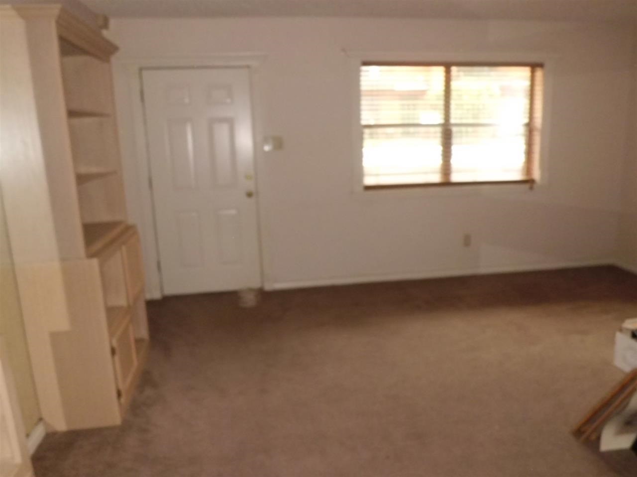 8915 McPherson Road, Unit 31D Laredo, TX 78045 - Photo 8 of 9 an empty room with a window
