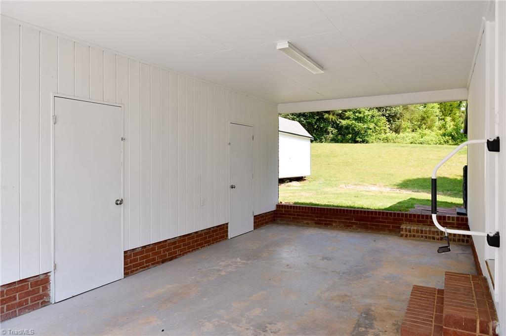 188 Cloverdale Road Lexington, NC 27295 - Photo 11 of 34 Gallery Image 11