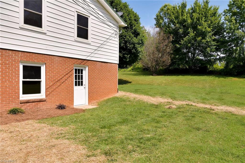 188 Cloverdale Road Lexington, NC 27295 - Photo 4 of 34 Gallery Image 4