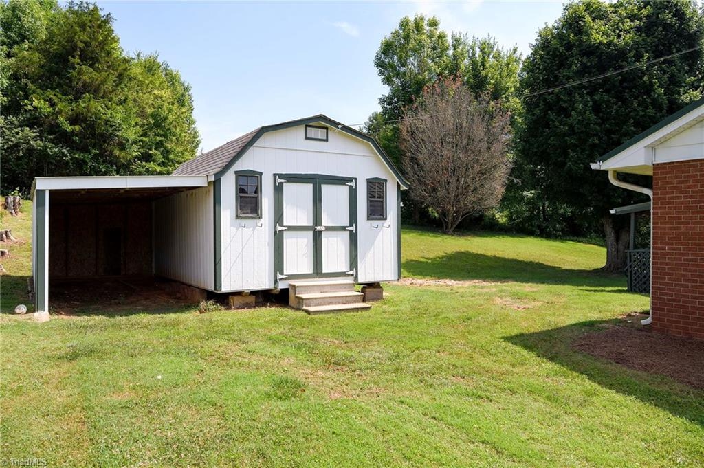 188 Cloverdale Road Lexington, NC 27295 - Photo 9 of 34 Gallery Image 9