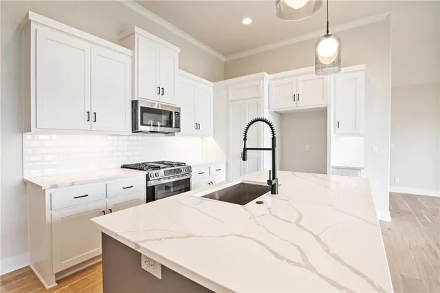 $660,000 | 3353 West 187th Street, Overland Park, KS 66085