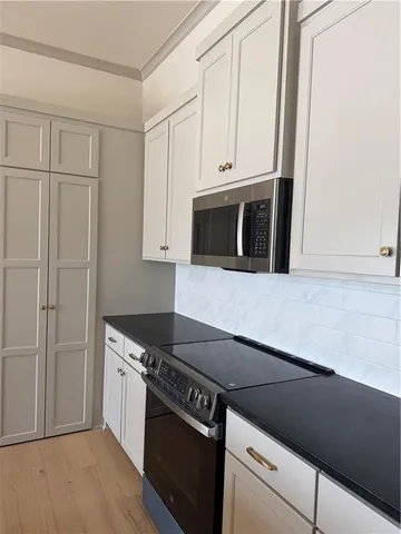 $660,000 | 3353 West 187th Street, Overland Park, KS 66085