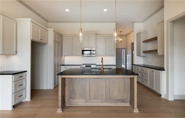 $660,000 | 3353 West 187th Street, Overland Park, KS 66085
