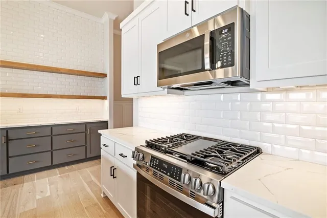 $660,000 | 3353 West 187th Street, Overland Park, KS 66085