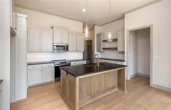 $660,000 | 3353 West 187th Street, Overland Park, KS 66085