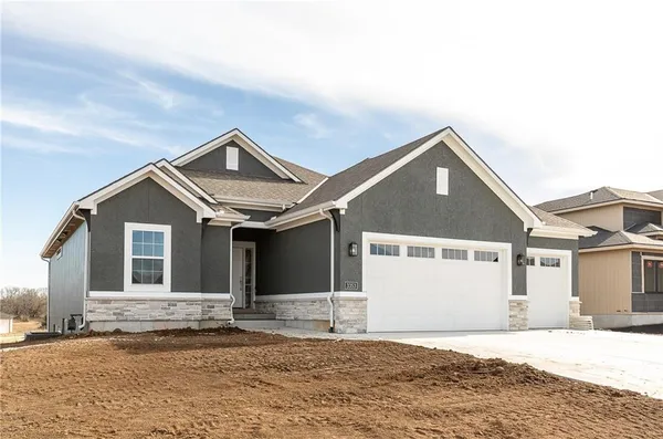 $660,000 | 3353 West 187th Street, Overland Park, KS 66085
