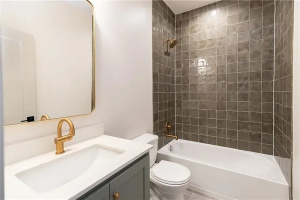 $660,000 | 3353 West 187th Street, Overland Park, KS 66085