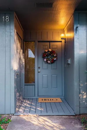 a view of entryway in front of house