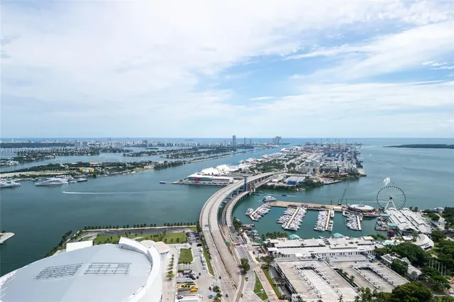 $6,800 | 159 Northeast 6th Street, Unit 3701, Miami, FL 33132