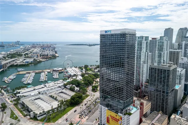 $6,800 | 159 Northeast 6th Street, Unit 3701, Miami, FL 33132