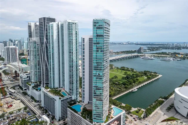 $6,800 | 159 Northeast 6th Street, Unit 3701, Miami, FL 33132