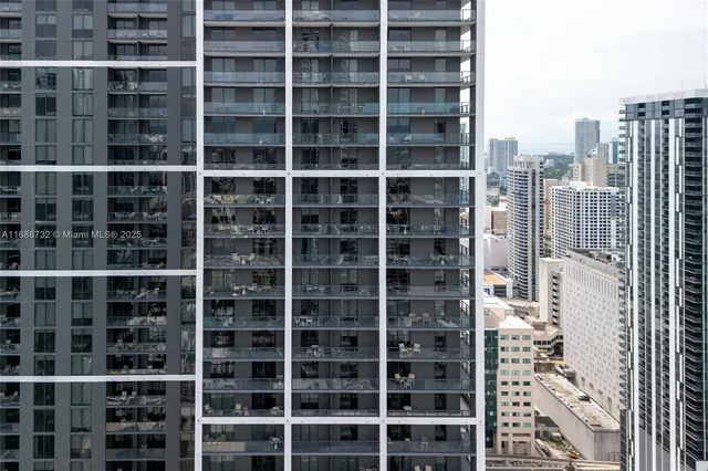 $6,800 | 159 Northeast 6th Street, Unit 3701, Miami, FL 33132