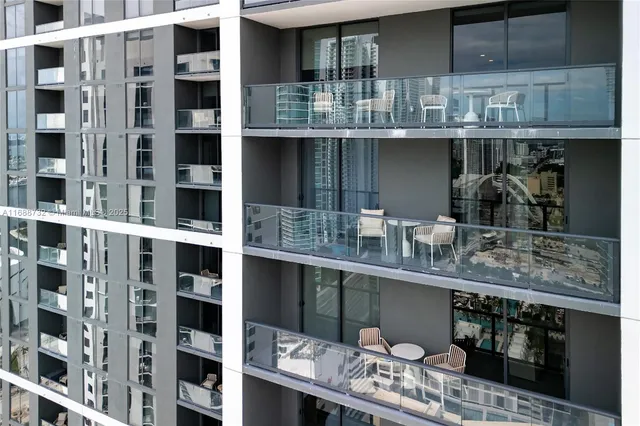 $6,800 | 159 Northeast 6th Street, Unit 3701, Miami, FL 33132