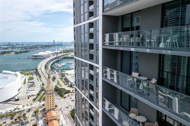 $6,800 | 159 Northeast 6th Street, Unit 3701, Miami, FL 33132